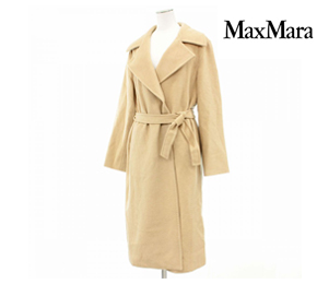 マックスマーラのキャメルコートという洋服を高価買取いたしました。